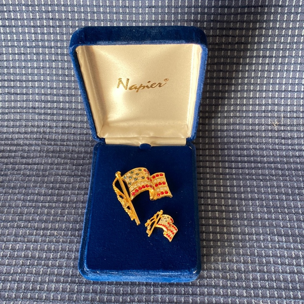 Napier USA Flag Pin Set NIB